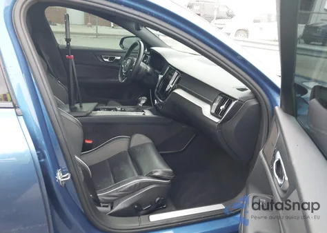 2021 Volvo S60 T5 R-Design z USA, uszkodzony, nr VIN 7JR102FM8MG092600